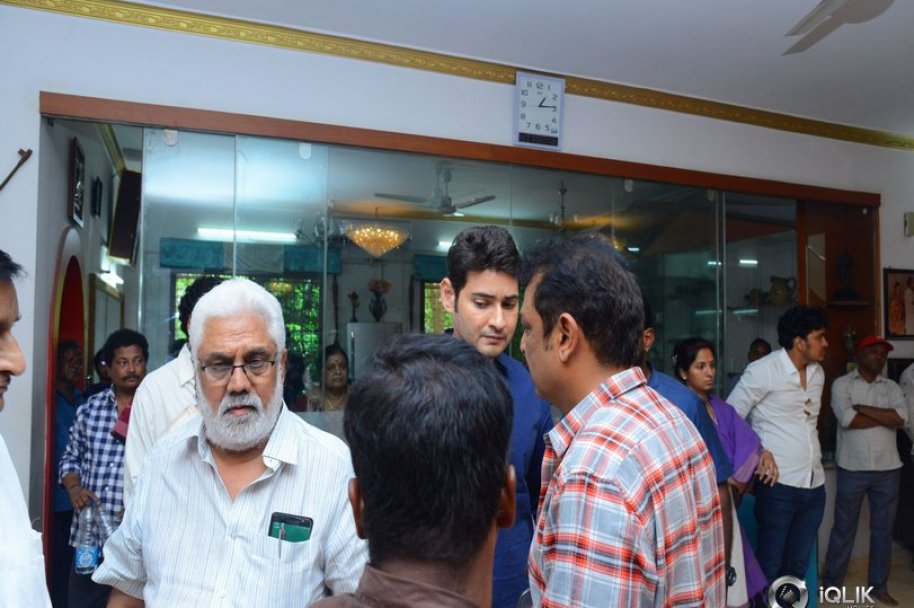 Celebrities-Pay-Homage-to-Vijaya-Nirmala-Garu